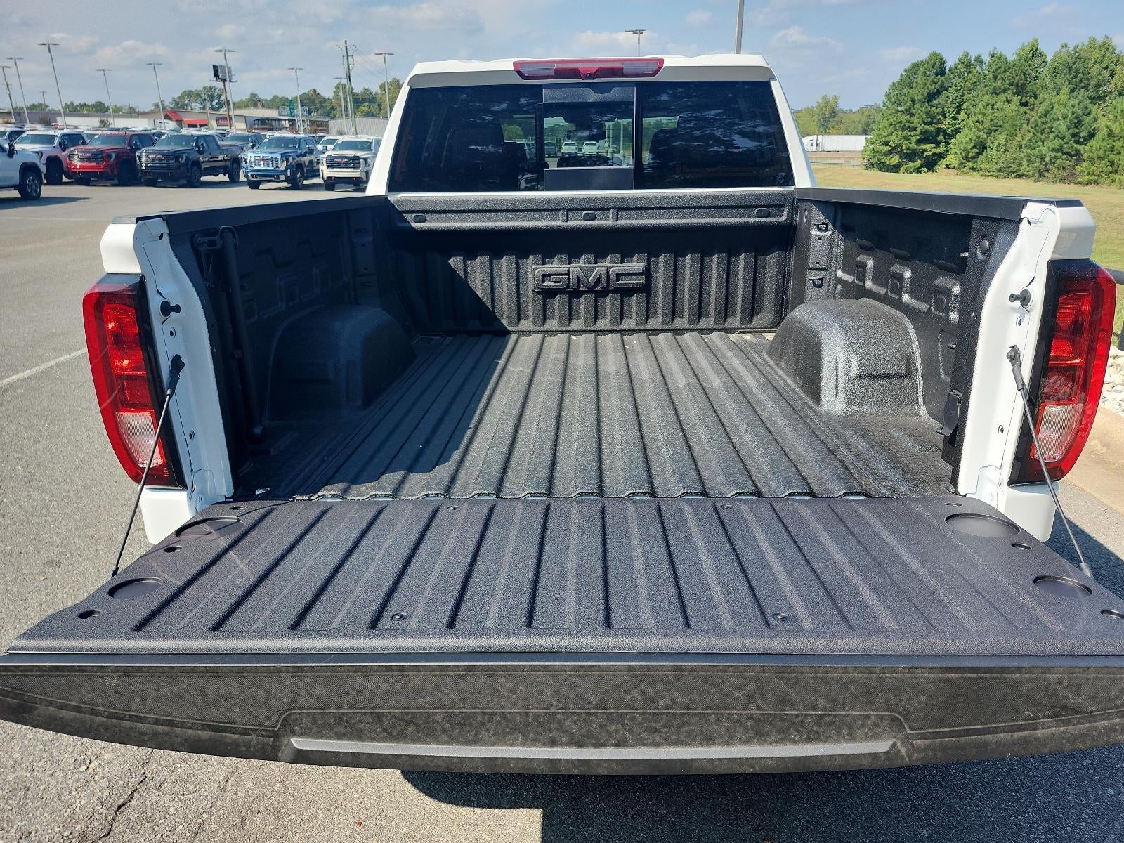2026 GMC Sierra 1500 Crew Cab Short Box 4-Wheel Drive Elevation 3SB