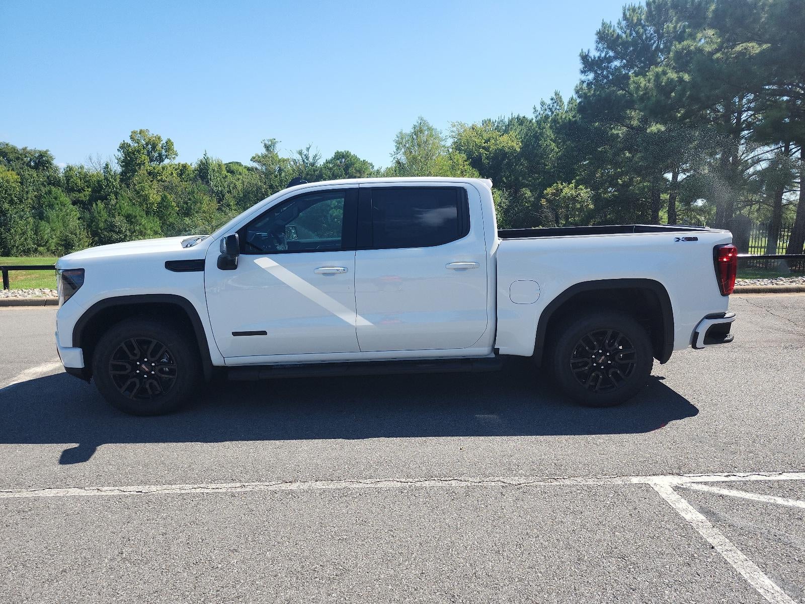 2026 GMC Sierra 1500 Crew Cab Short Box 4-Wheel Drive Elevation 3SB