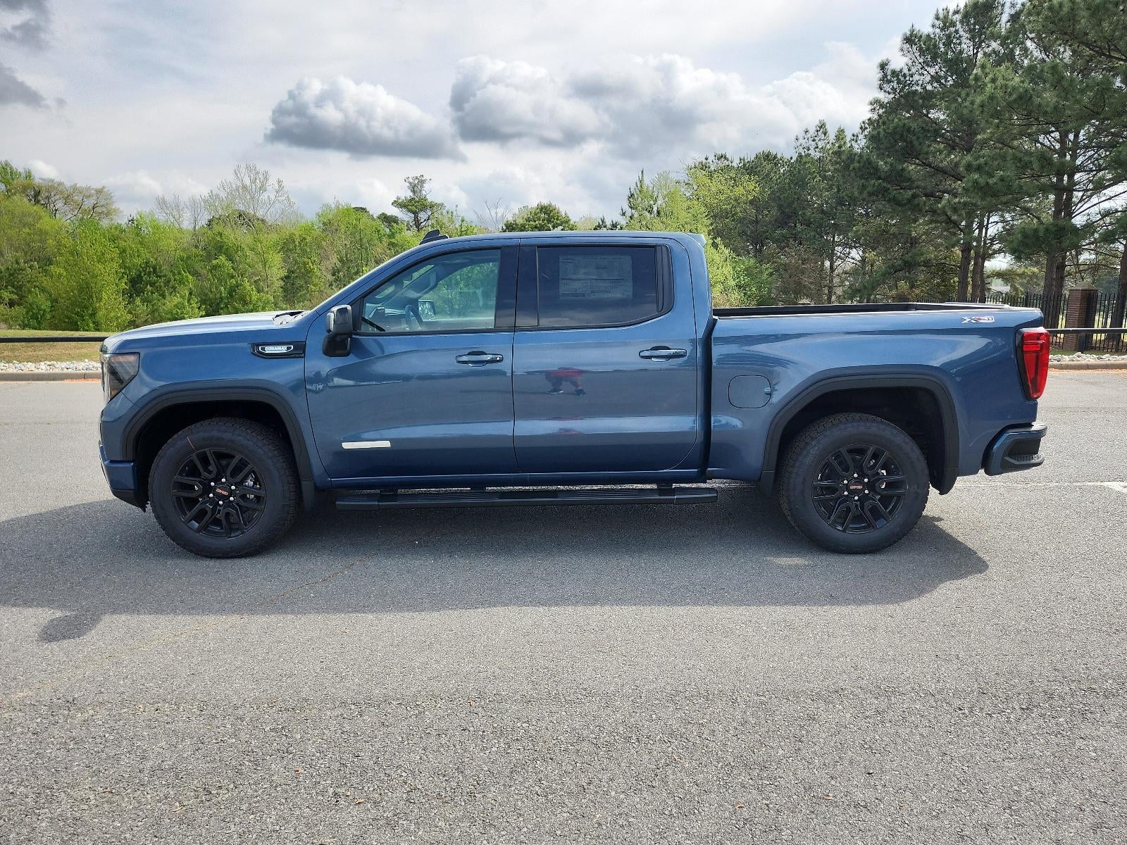 2026 GMC Sierra 1500 Crew Cab Short Box 4-Wheel Drive Elevation 3SB