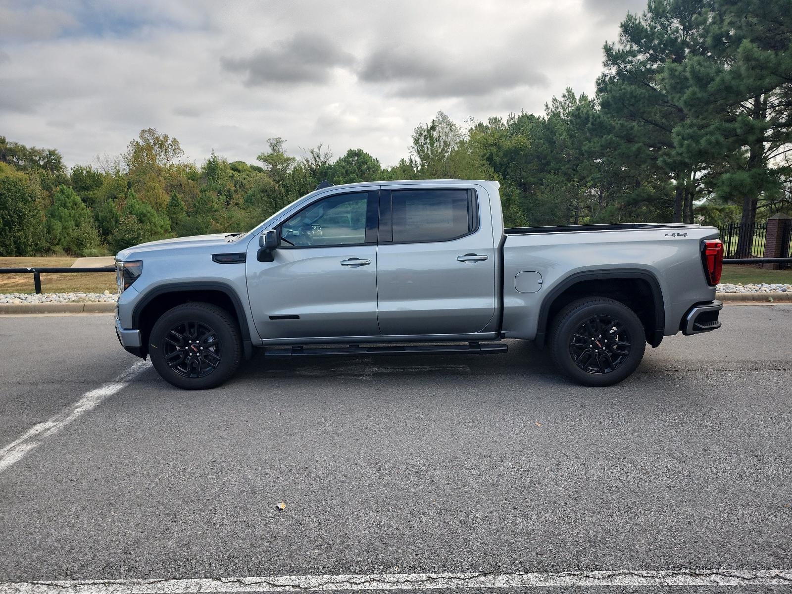 2026 GMC Sierra 1500 Crew Cab Short Box 4-Wheel Drive Elevation 3SB