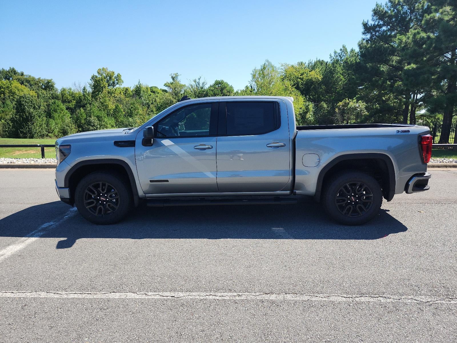 2026 GMC Sierra 1500 Crew Cab Short Box 4-Wheel Drive Elevation 3SB