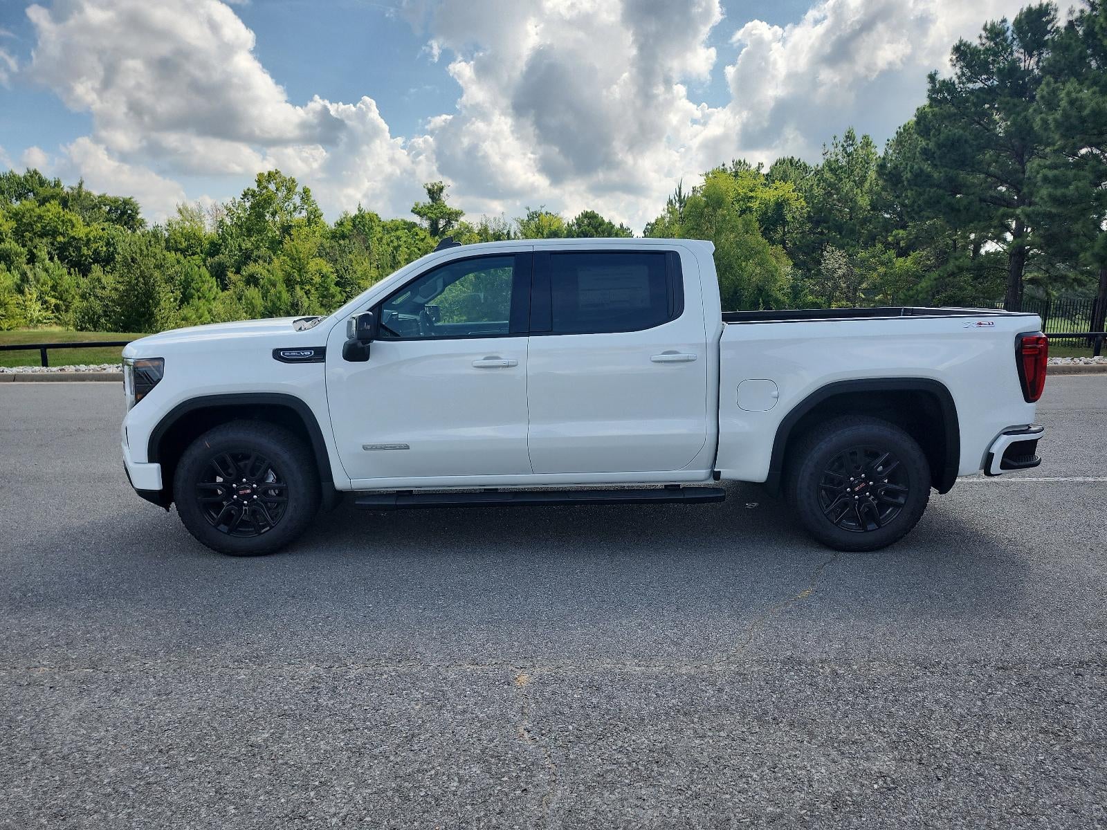 2026 GMC Sierra 1500 Crew Cab Short Box 4-Wheel Drive Elevation 3SB