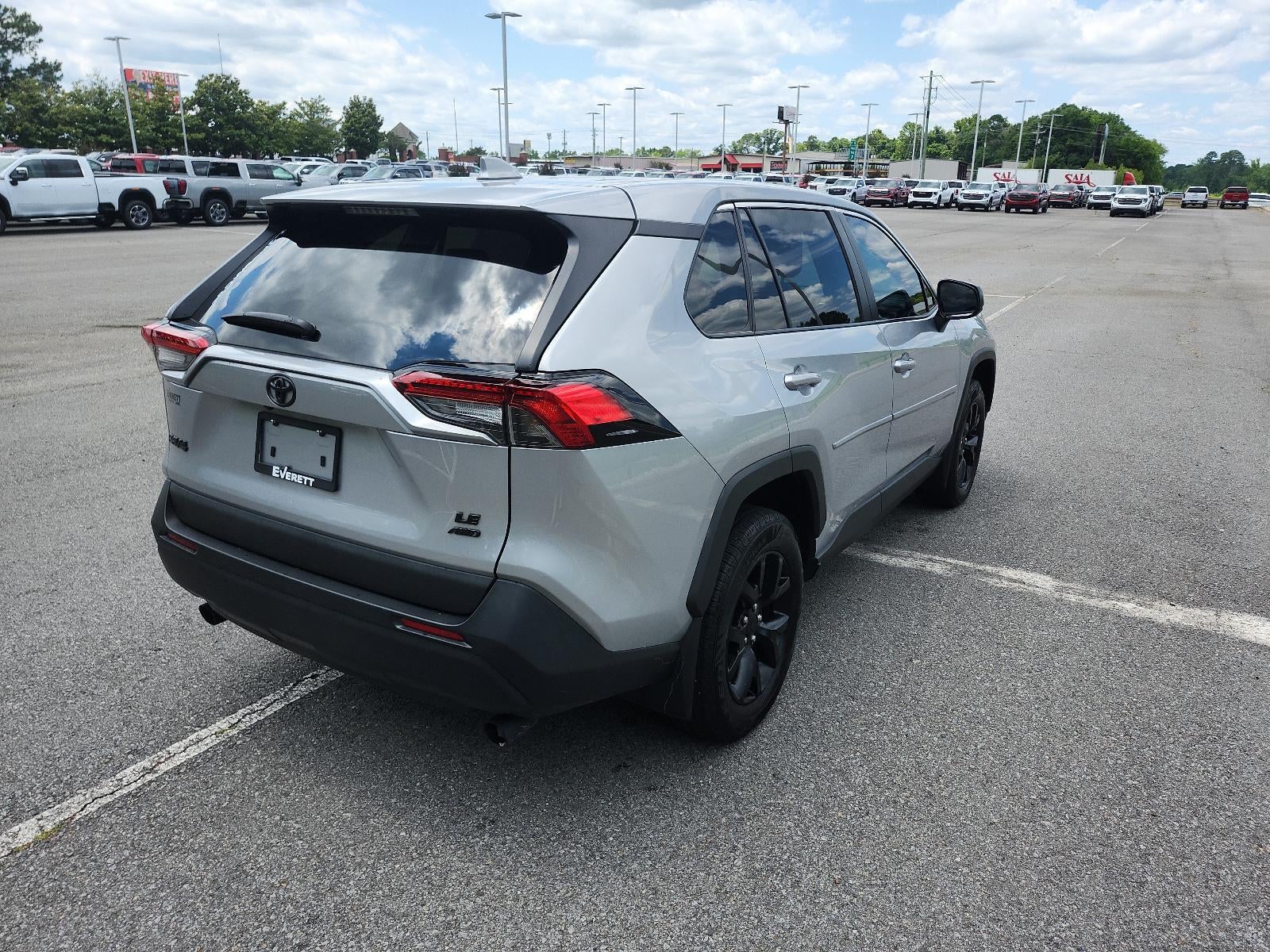2022 Toyota RAV4 LE