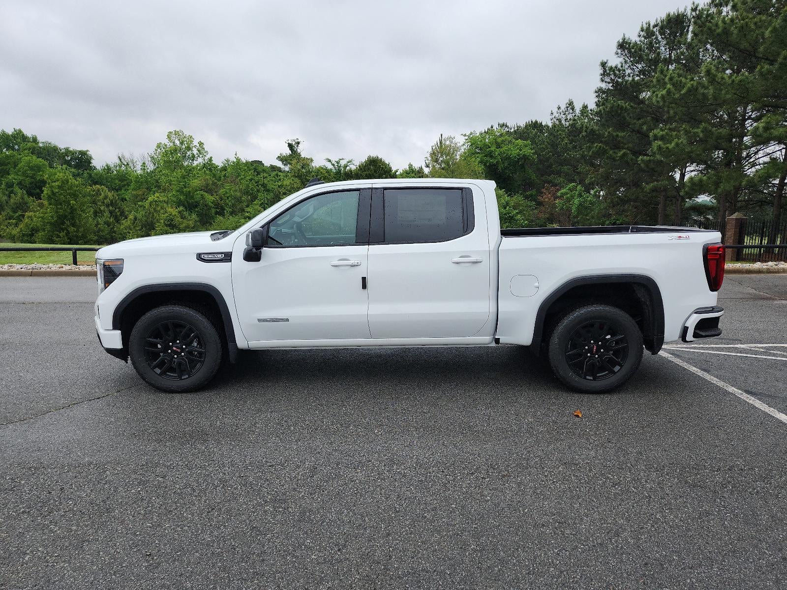 2026 GMC Sierra 1500 Crew Cab Short Box 4-Wheel Drive Elevation 3SB