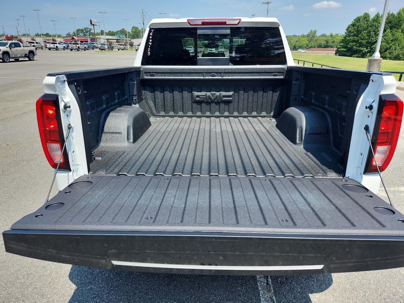 2026 GMC Sierra 1500 Crew Cab Short Box 4-Wheel Drive Elevation 3SB