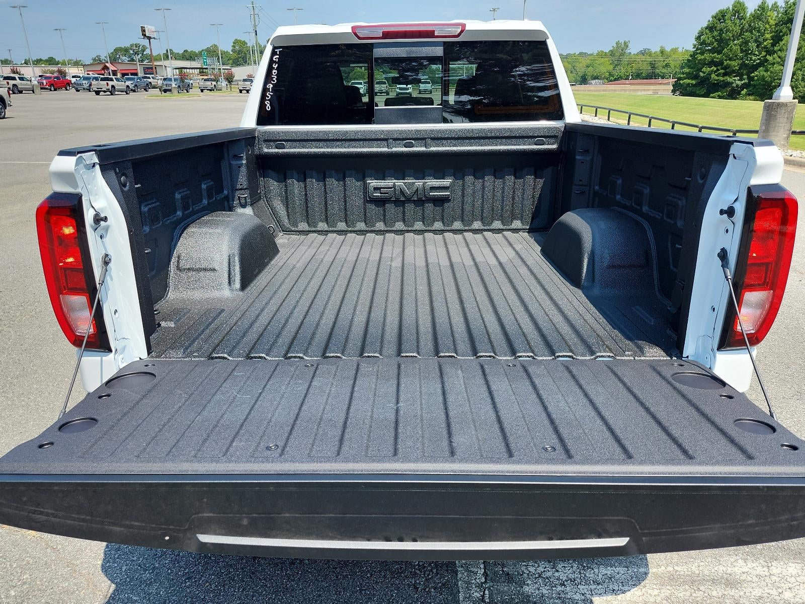 2026 GMC Sierra 1500 Crew Cab Short Box 4-Wheel Drive Elevation 3SB