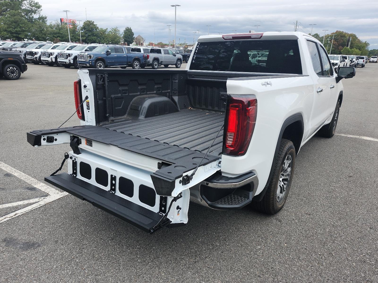 2026 GMC Sierra 1500 Crew Cab Short Box 4-Wheel Drive SLT