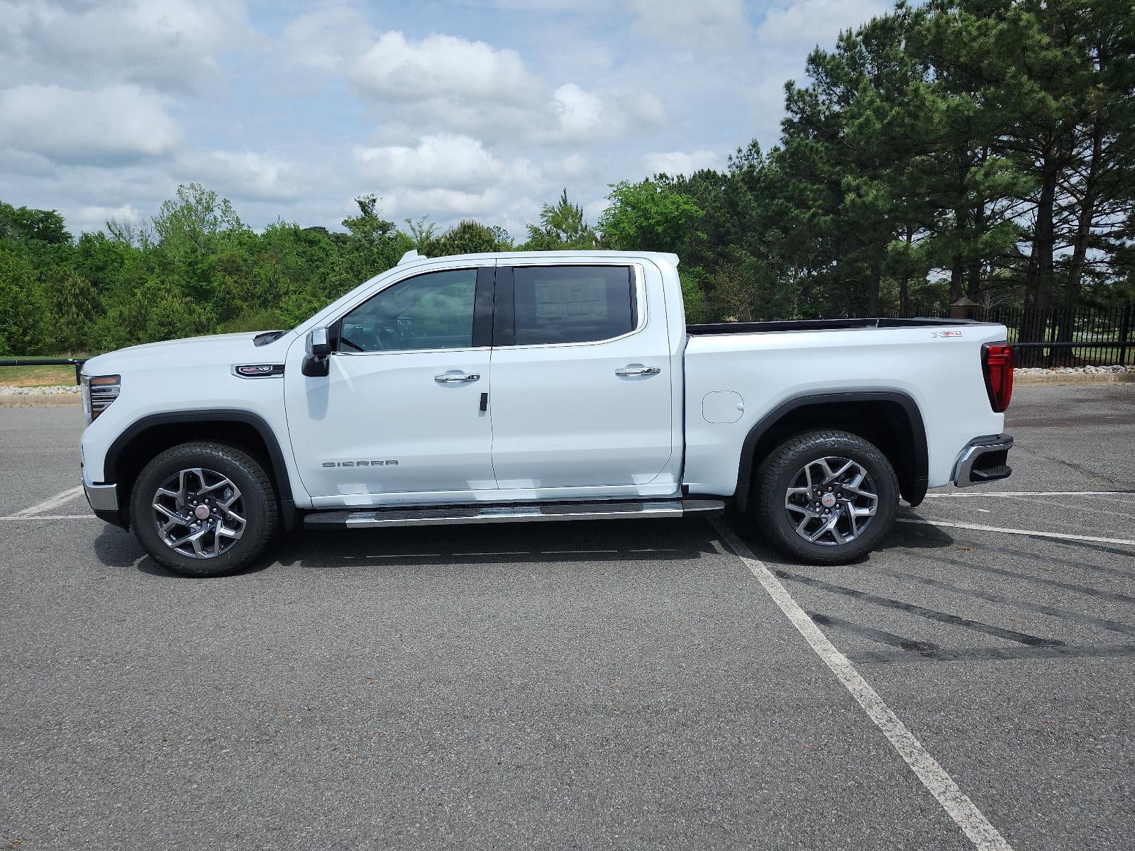 2026 GMC Sierra 1500 Crew Cab Short Box 4-Wheel Drive SLT