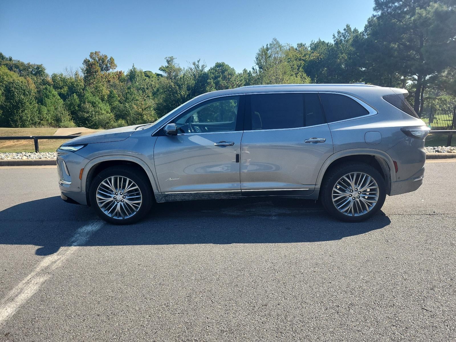 2027 Buick Enclave 4dr Avenir