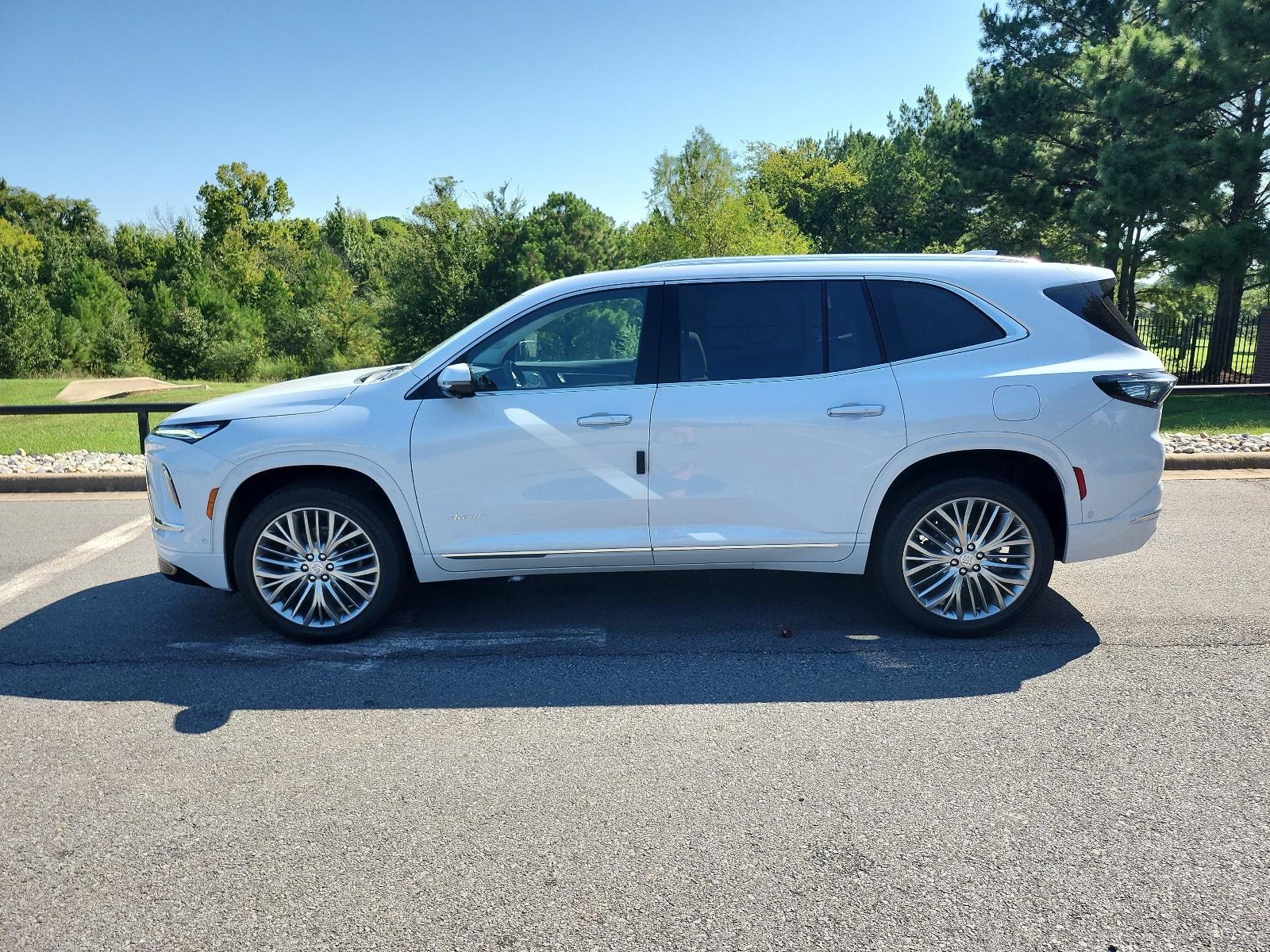 2027 Buick Enclave 4dr Avenir