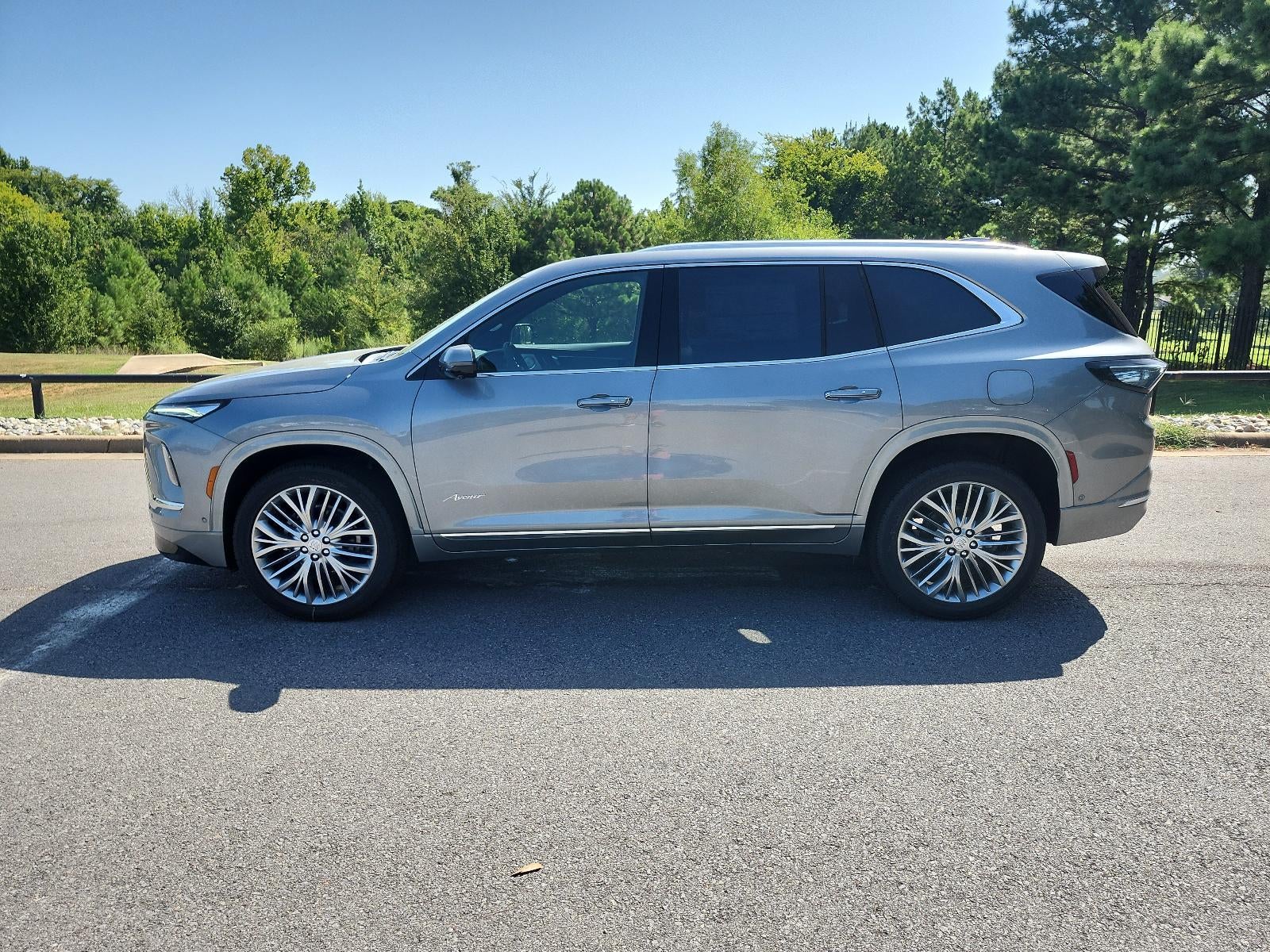 2027 Buick Enclave 4dr Avenir