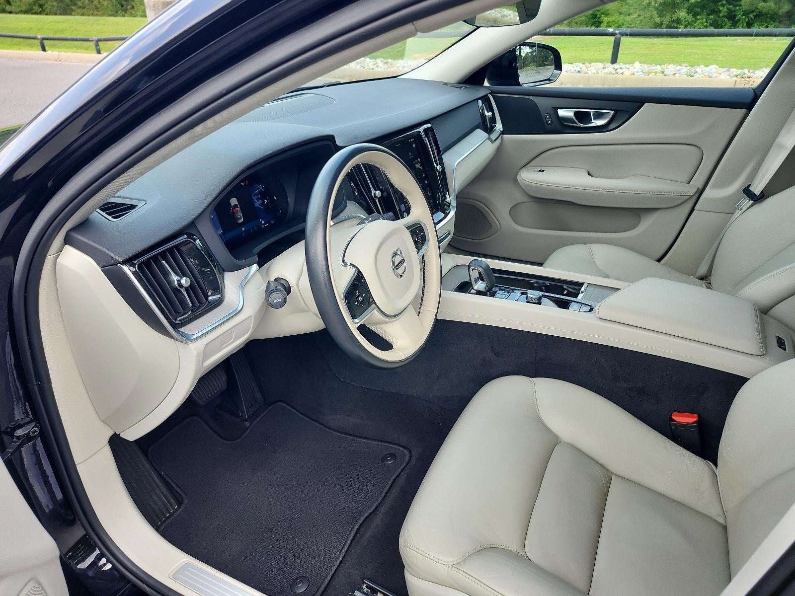 2024 Volvo S60 Plus Dark Theme