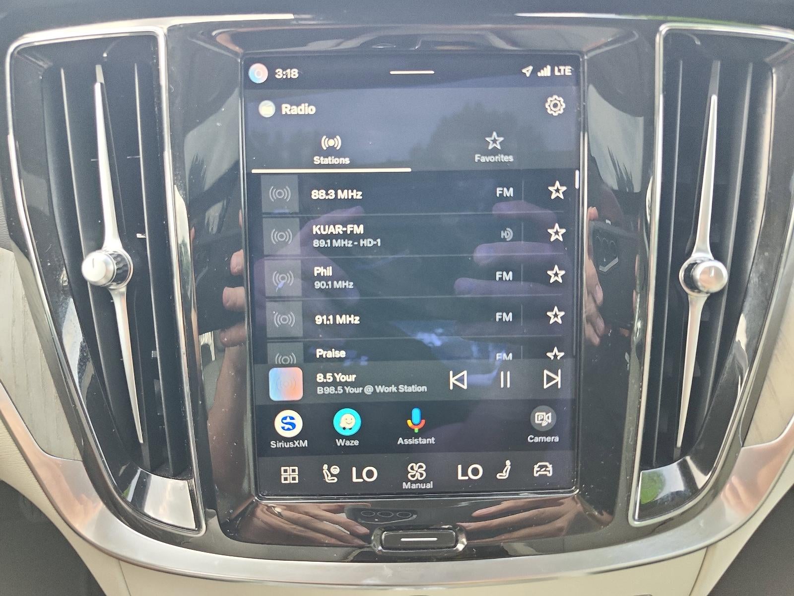 2024 Volvo S60 Plus Dark Theme