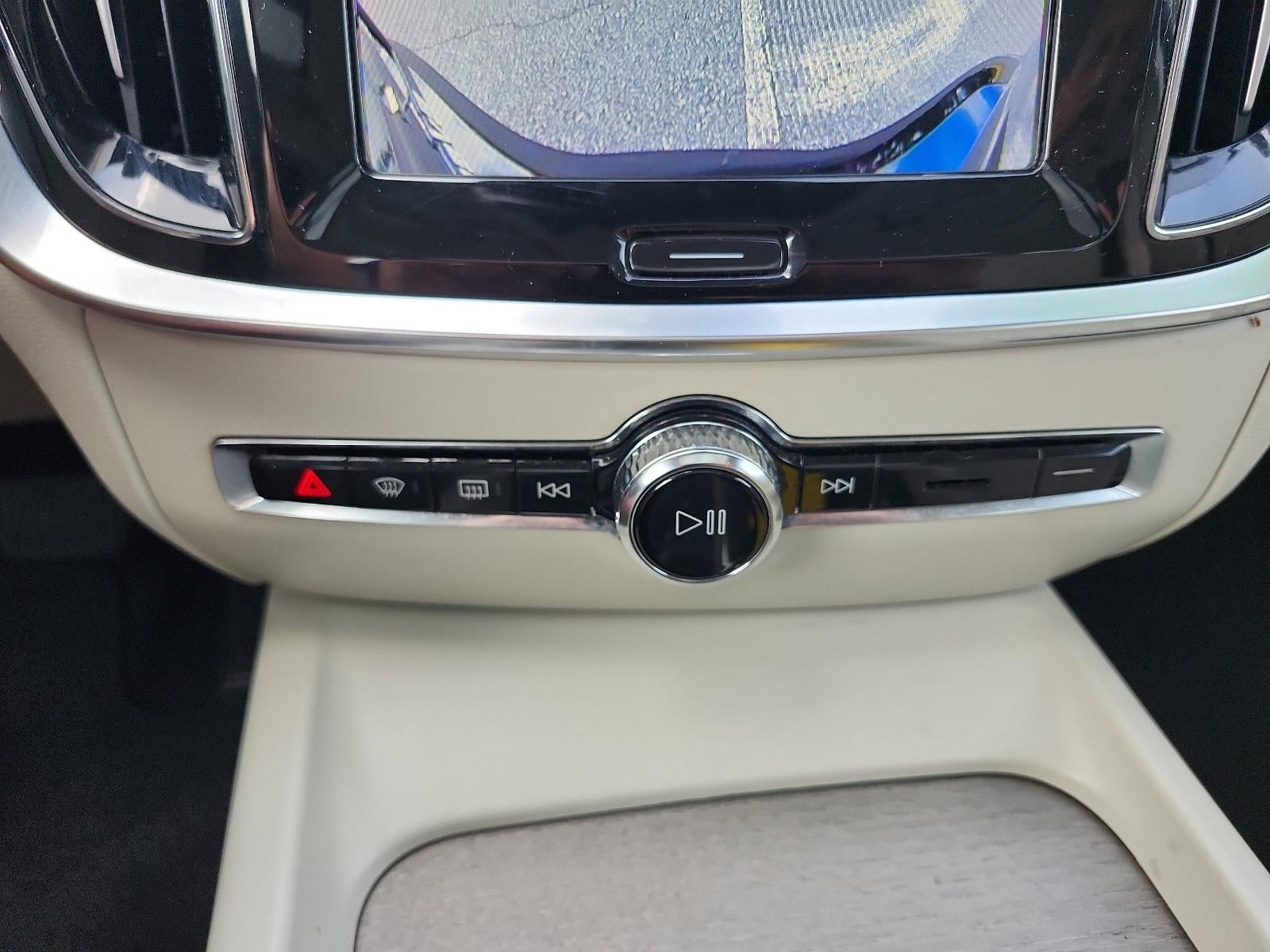 2024 Volvo S60 Plus Dark Theme