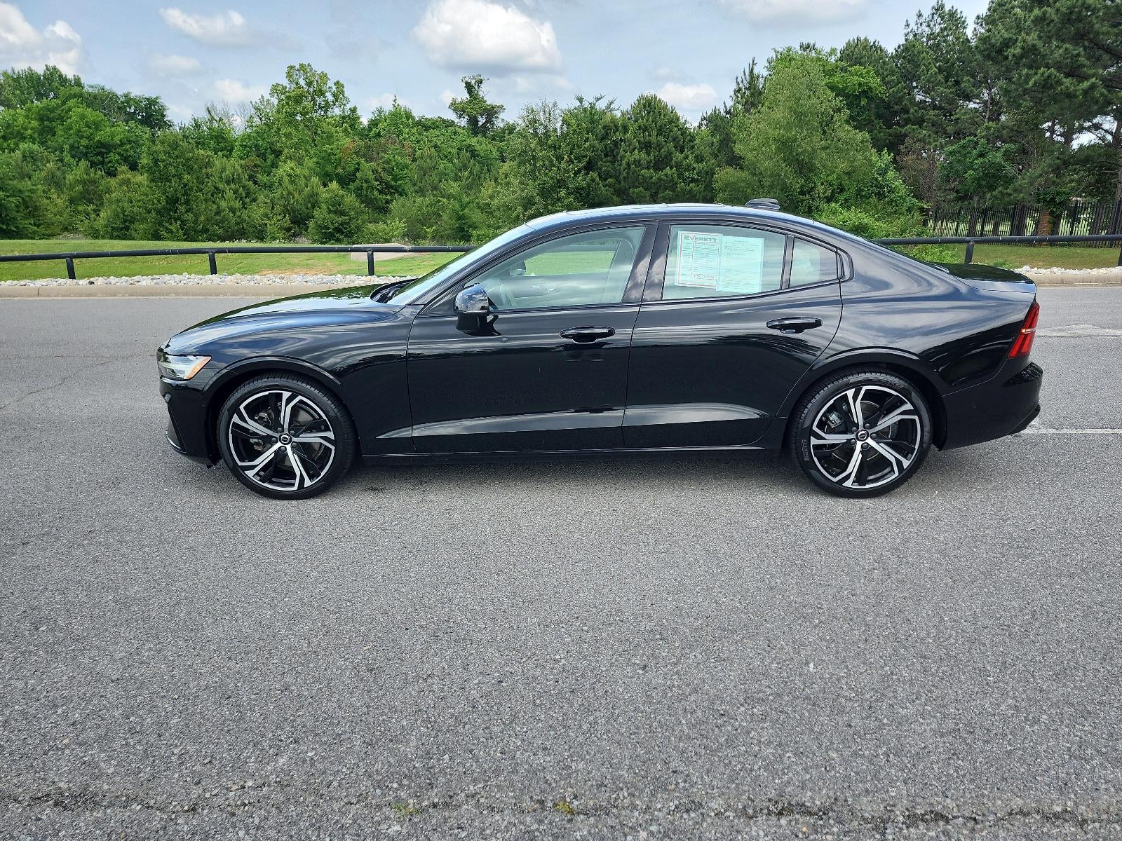2024 Volvo S60 Plus Dark Theme