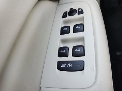 2024 Volvo S60 Plus Dark Theme