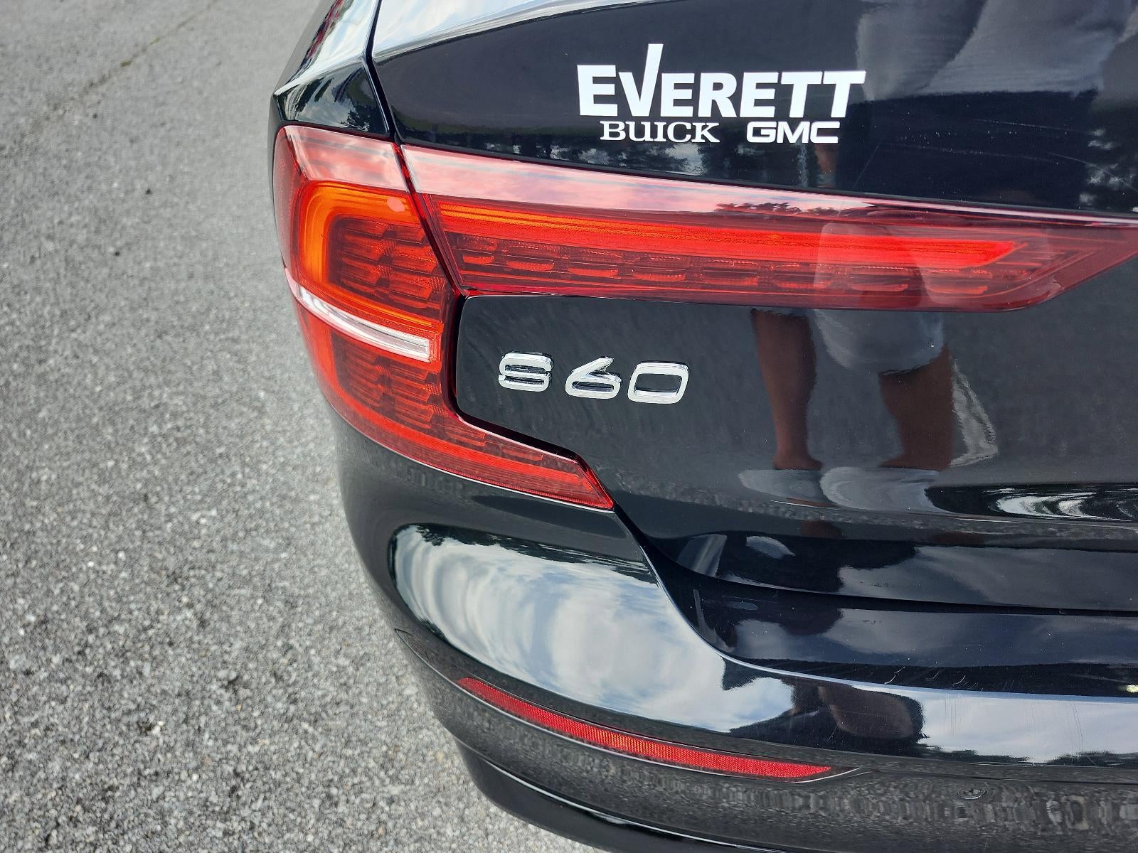 2024 Volvo S60 Plus Dark Theme