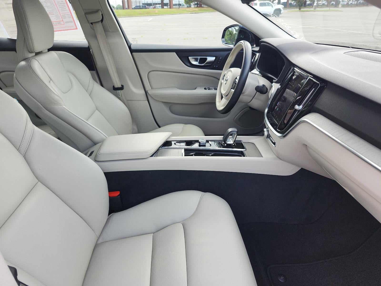 2024 Volvo S60 Plus Dark Theme