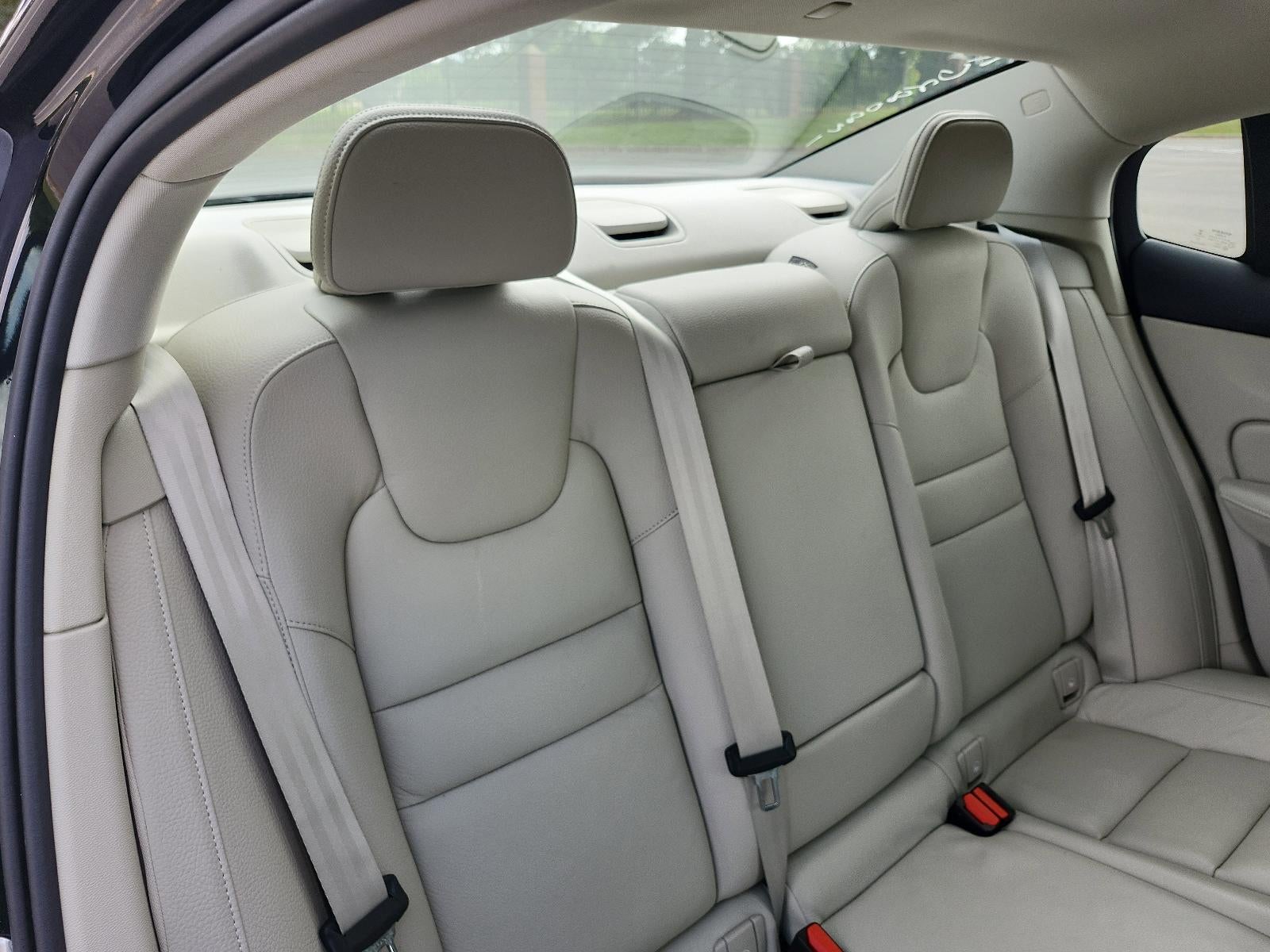 2024 Volvo S60 Plus Dark Theme