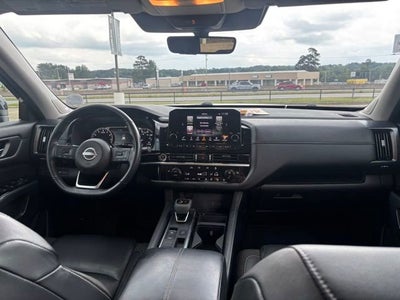 2023 Nissan Pathfinder SL