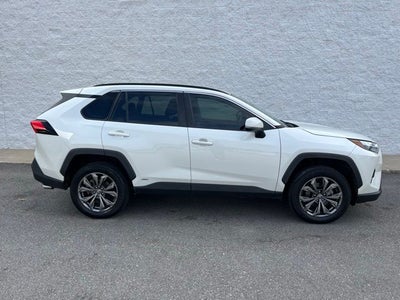 2022 Toyota RAV4 Hybrid XLE