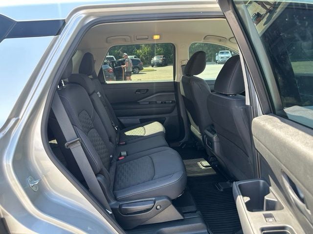 2024 Nissan Pathfinder S