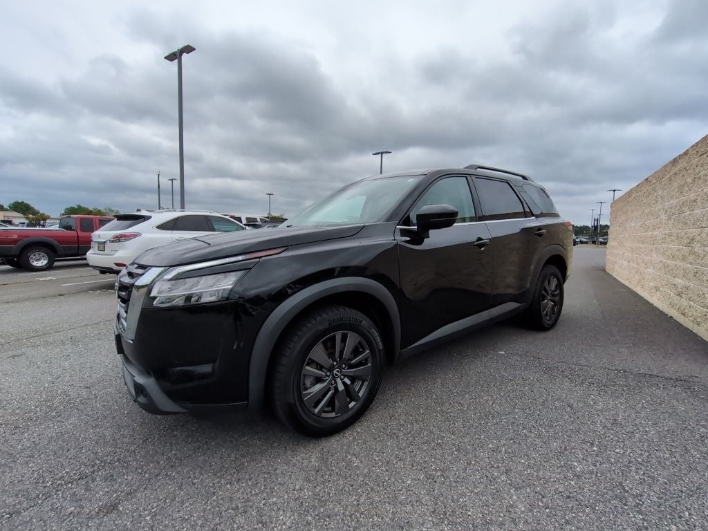 2022 Nissan Pathfinder SV