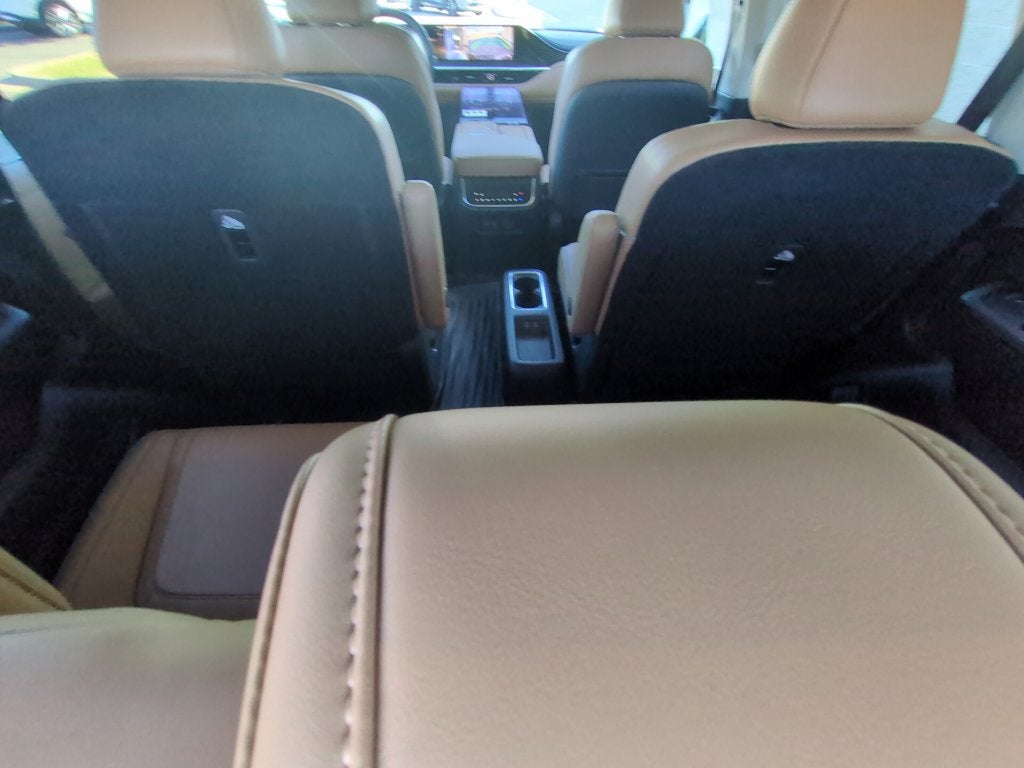 2027 INFINITI QX80 LUXE