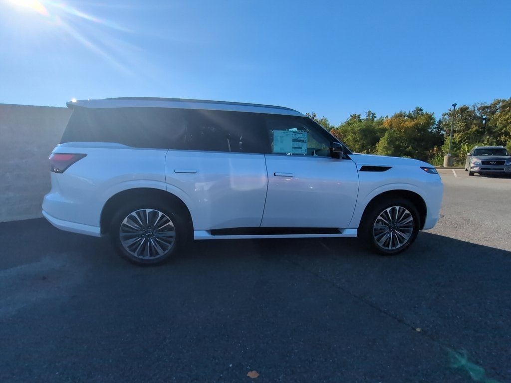 2027 INFINITI QX80 LUXE