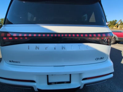 2027 INFINITI QX80 LUXE