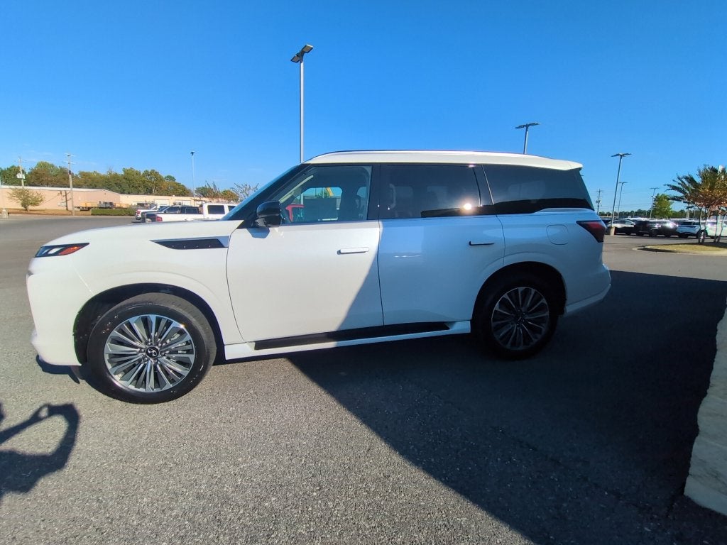 2027 INFINITI QX80 LUXE