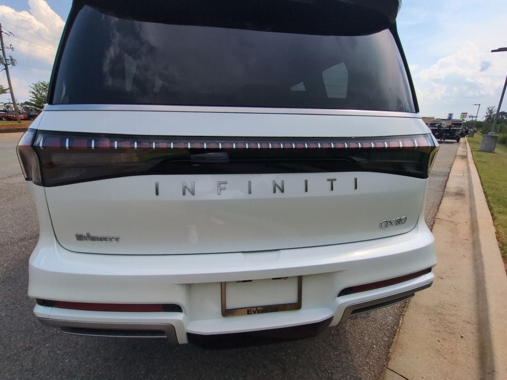 2027 INFINITI QX80 Luxe 2WD