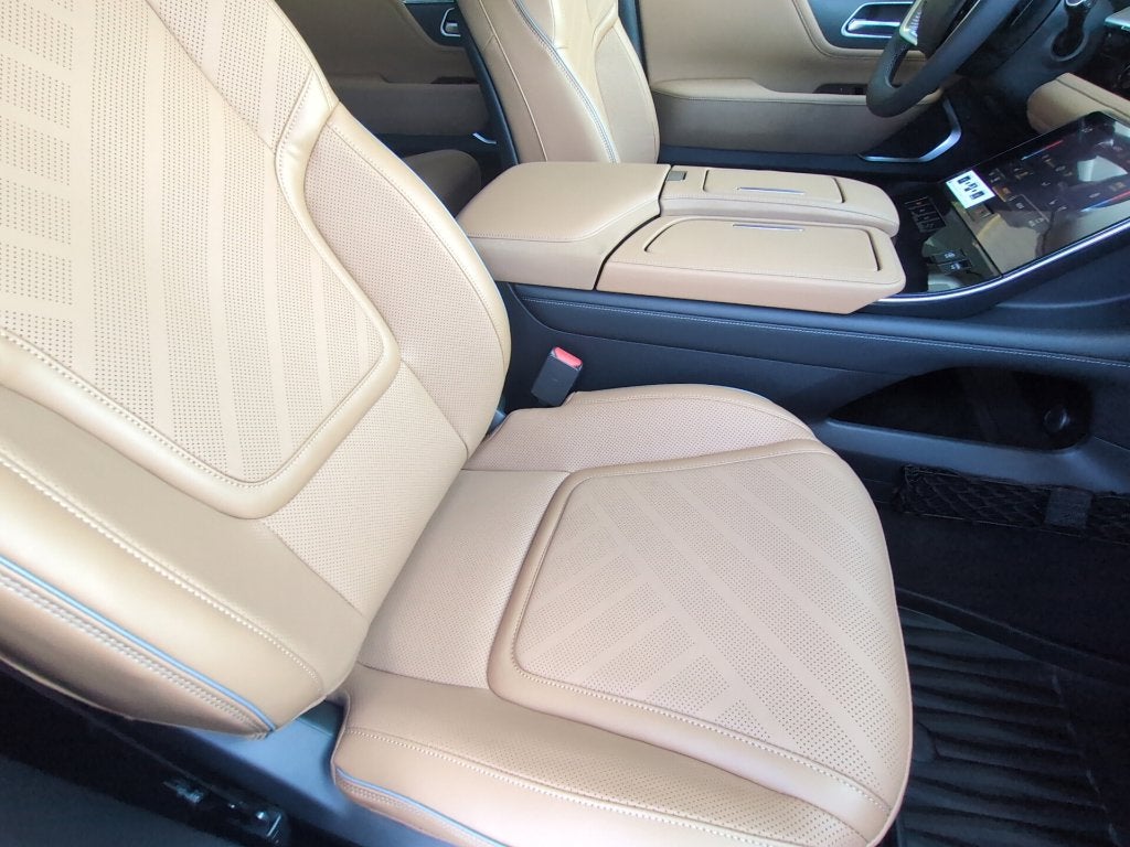 2027 INFINITI QX80 Luxe 2WD