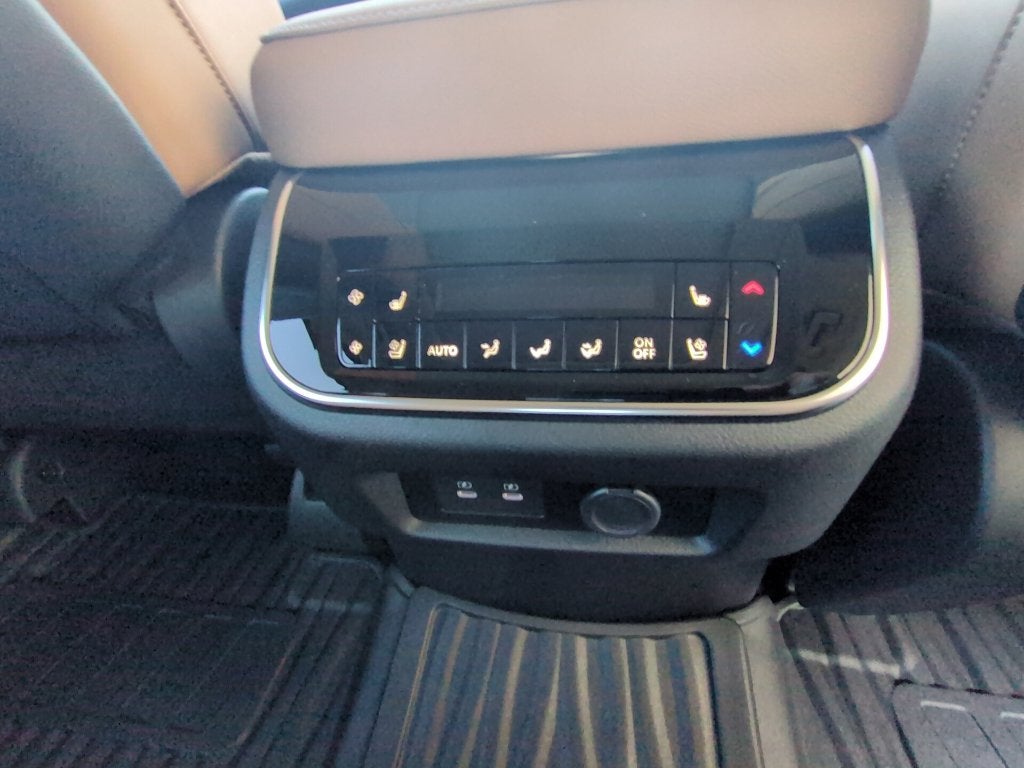 2027 INFINITI QX80 LUXE
