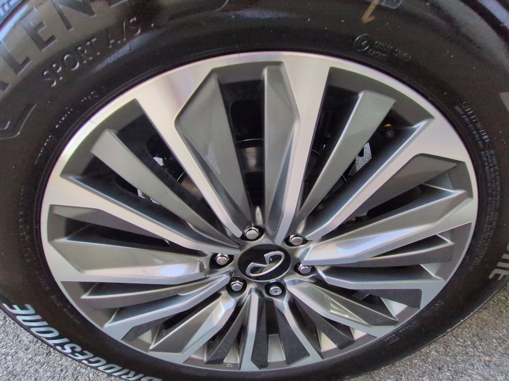 2027 INFINITI QX80 LUXE