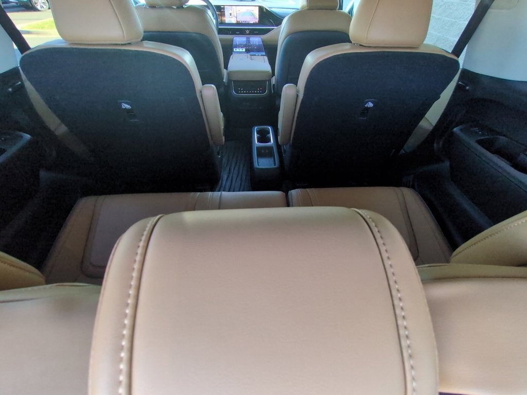 2027 INFINITI QX80 LUXE