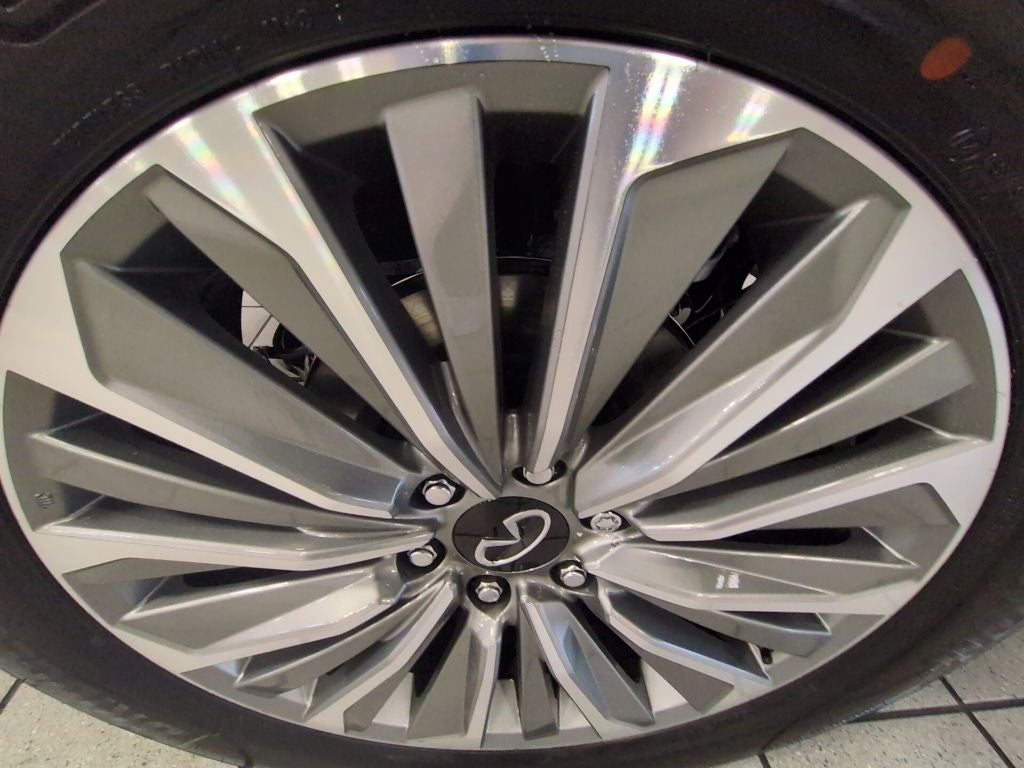 2026 INFINITI QX80 LUXE