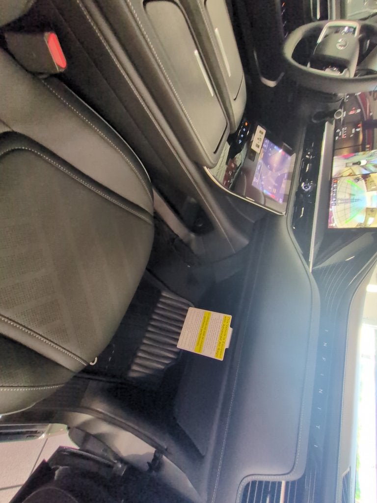 2027 INFINITI QX80 Luxe 4WD