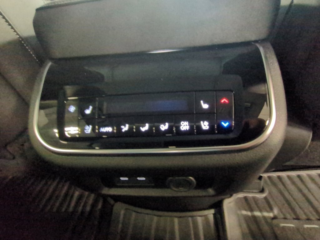 2027 INFINITI QX80 Luxe 4WD