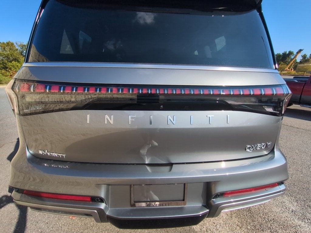 2027 INFINITI QX80 Luxe 4WD