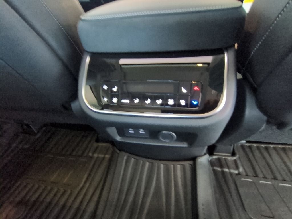 2027 INFINITI QX80 Luxe 4WD