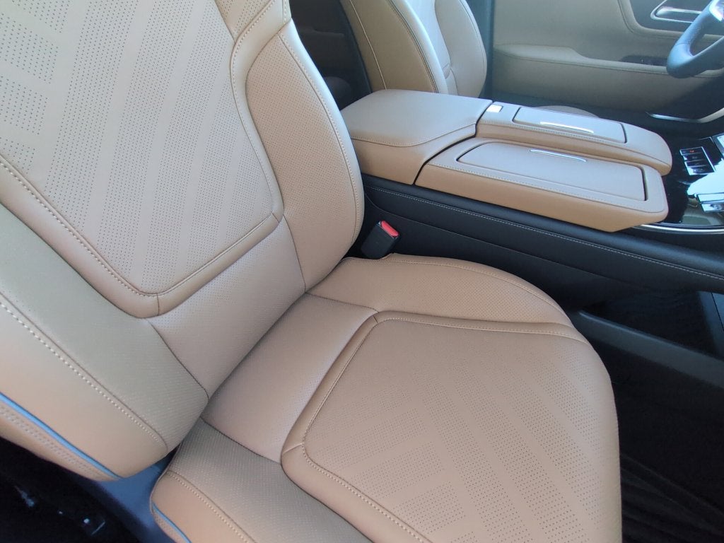 2027 INFINITI QX80 Luxe 4WD