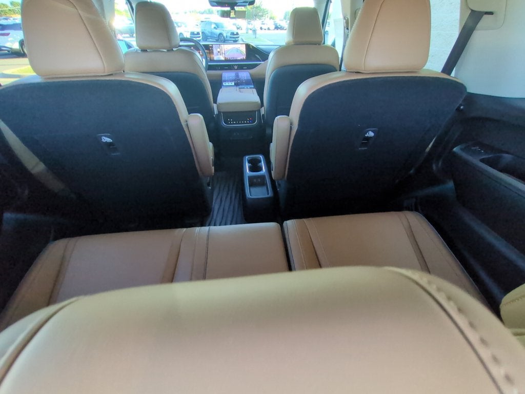2027 INFINITI QX80 Luxe 4WD