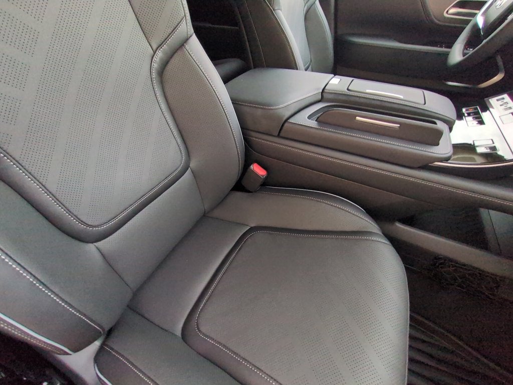 2027 INFINITI QX80 Luxe 4WD