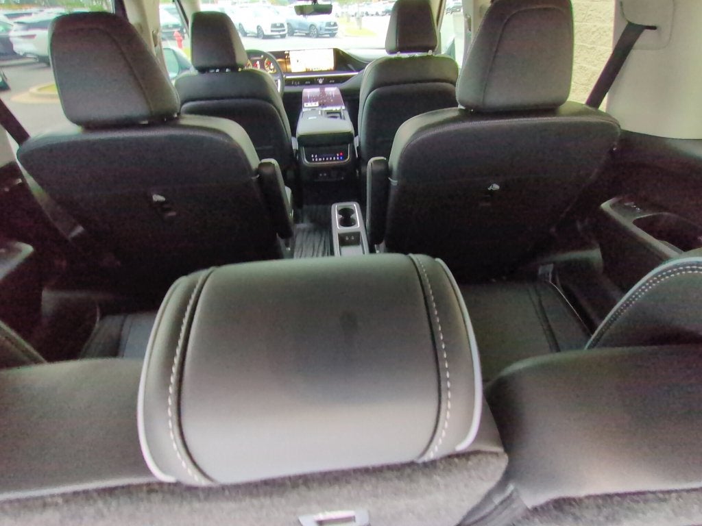 2027 INFINITI QX80 Luxe 4WD