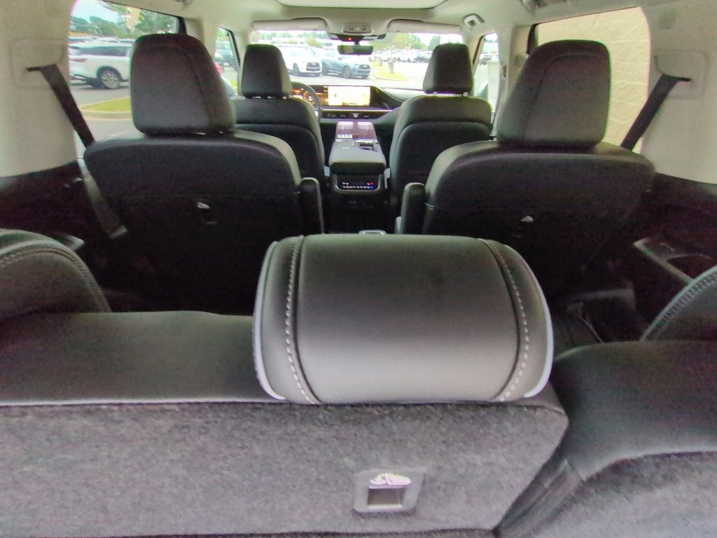 2027 INFINITI QX80 Luxe 4WD