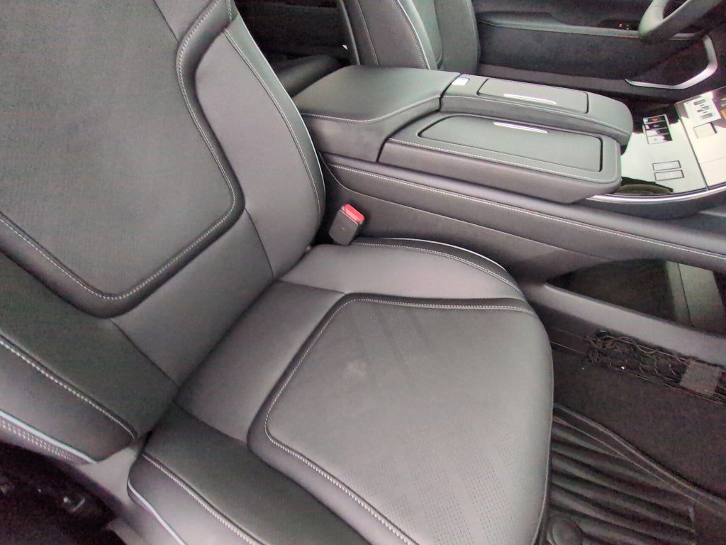 2027 INFINITI QX80 Luxe 4WD