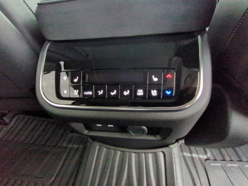 2027 INFINITI QX80 Luxe 4WD