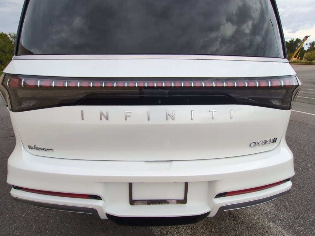 2027 INFINITI QX80 Luxe 4WD