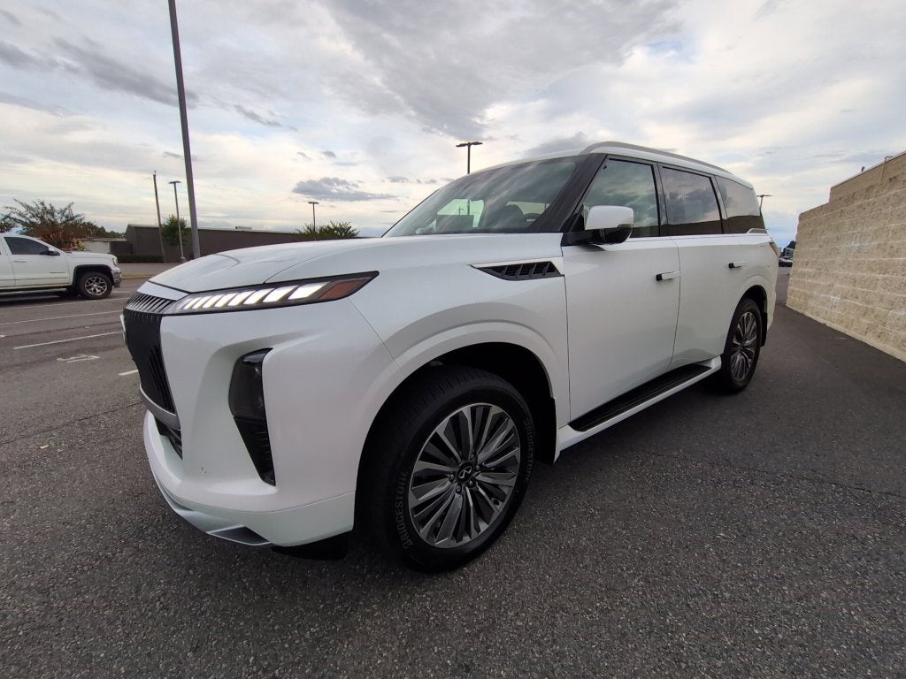 2027 INFINITI QX80 Luxe 4WD